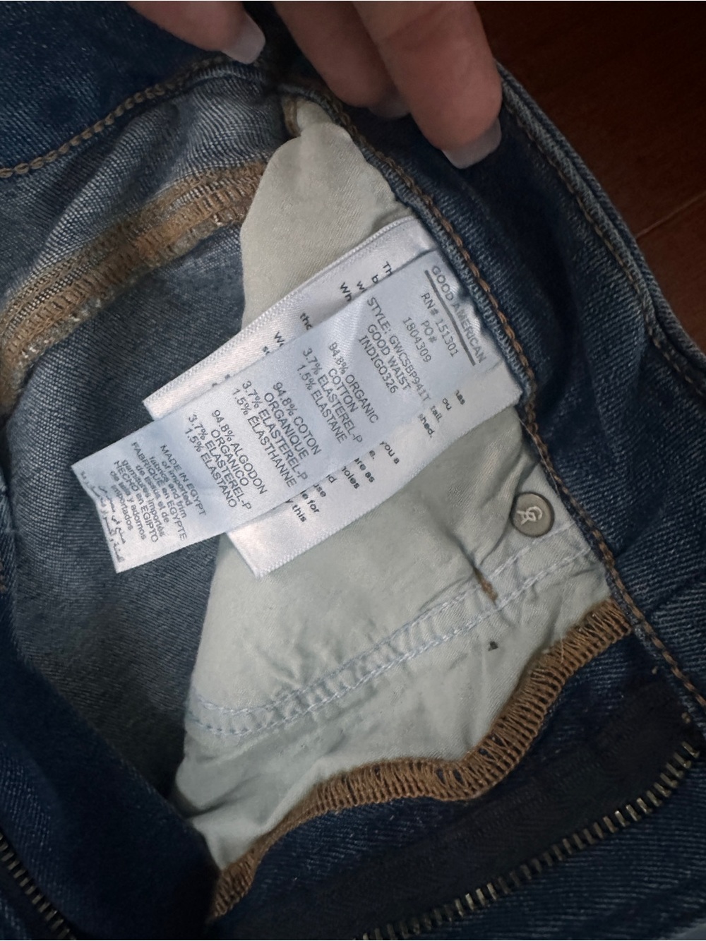 Good American Skinny Jeans in Medium Blue Denim - Picture 3 of 4